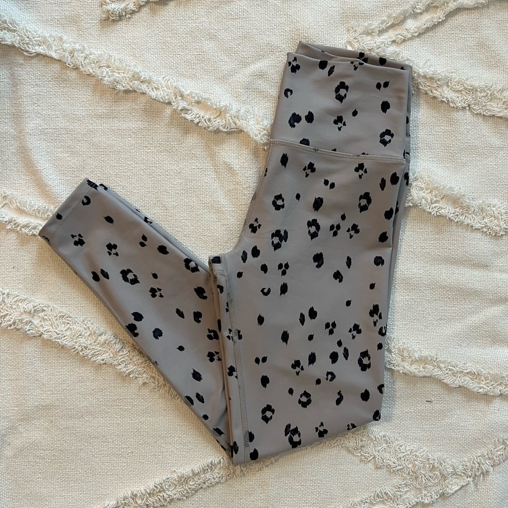 Sage collective cheetah print leggings